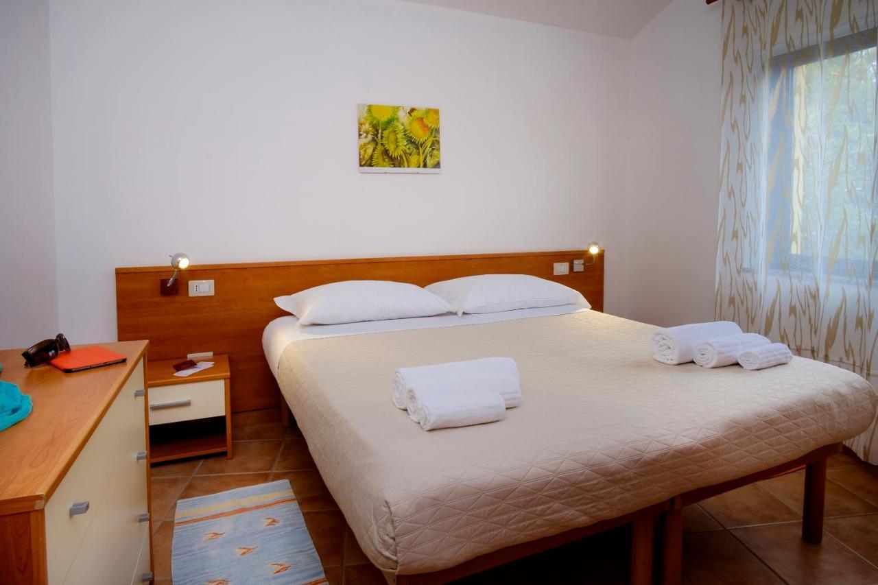 Residence Appartamenti Caffarena Арбатакс Экстерьер фото