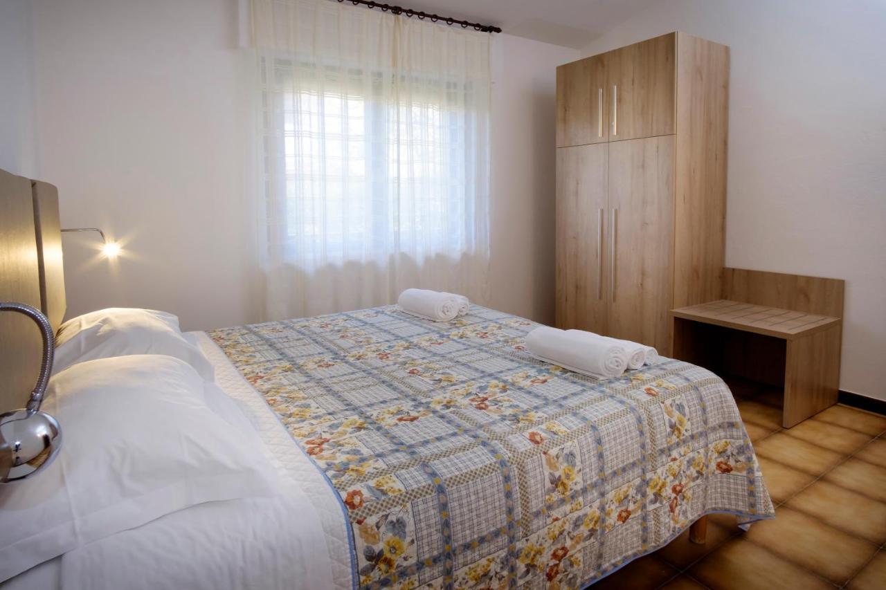 Residence Appartamenti Caffarena Арбатакс Экстерьер фото